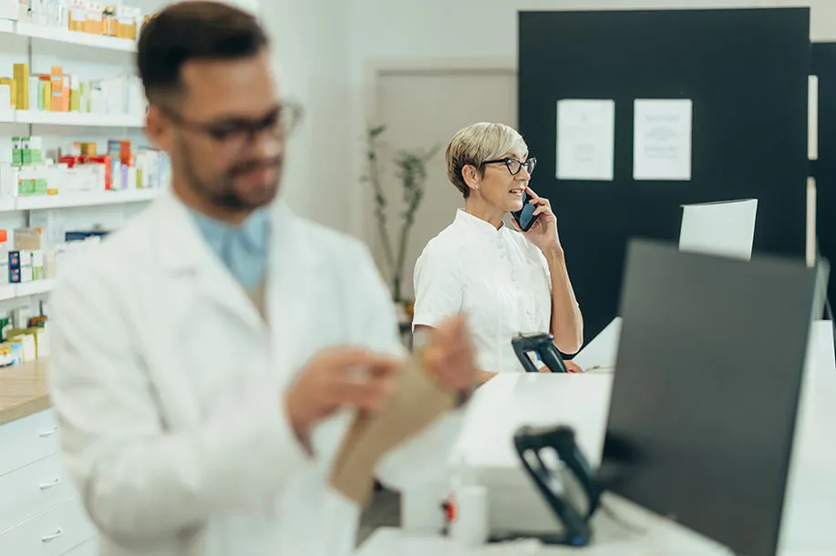 Les pharmaciens et leur équipe vous prennent en charge de manière globale : vaccination contre la grippe, tests COVID, mesure du taux de fer, prise de tension artérielle, mesure de la glycémie