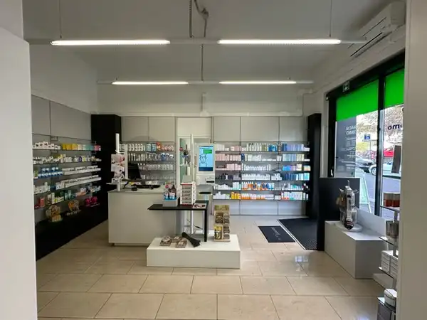 Vue intérieure de la pharmacie