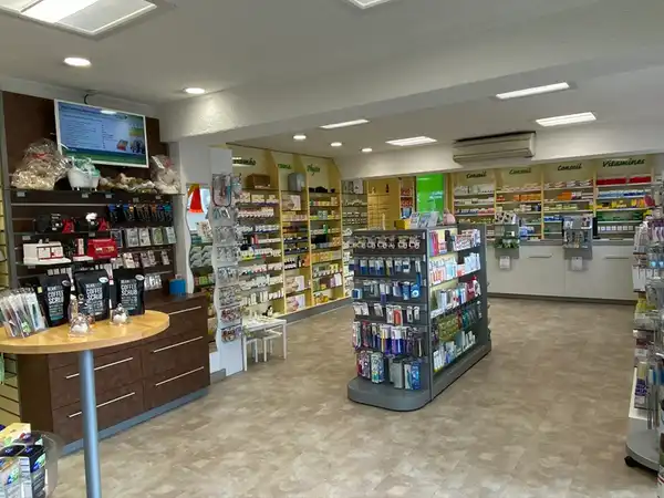 Vue intérieure de la pharmacieplus de Vétroz
