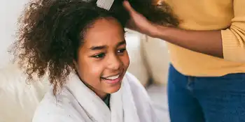 Comment enlever les poux sans s’arracher les cheveux?